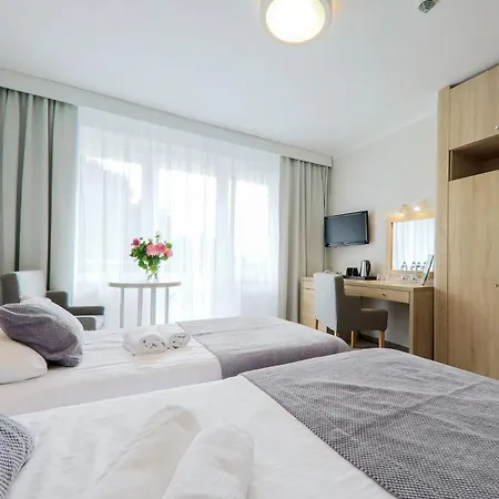 Hotel *** Nat