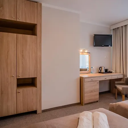 Hotel *** Nat 3*