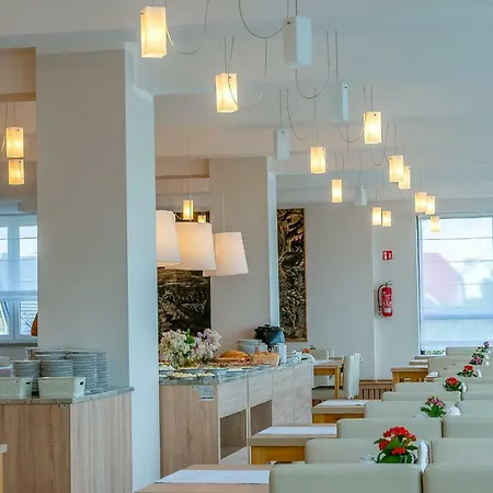 Hotel *** Nat